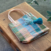 Load image into Gallery viewer, 西班牙設計師/Woven Cotton Tote Bag - Blue Tassel - OBEIOBEI