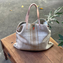 Load image into Gallery viewer, 西班牙設計師/Carrot Embroidery Tote Bag - Large - OBEIOBEI