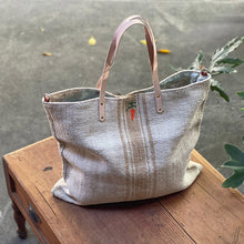Load image into Gallery viewer, 西班牙設計師/Carrot Embroidery Tote Bag - Large - OBEIOBEI