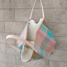 Load image into Gallery viewer, 西班牙設計師/Woven Cotton Tote Bag - Blue Tassel - OBEIOBEI