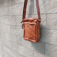 Load image into Gallery viewer, Campomaggi/Cognac Shoulder Bag