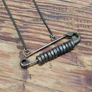 WHITEVALENTINE/Small pin necklace - OBEIOBEI