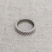 Load image into Gallery viewer, ORNER/Silver Totem Ring - OBEIOBEI