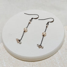 Load image into Gallery viewer, 5 Octobre/White Freshwater Pearl Earrings - OBEIOBEI