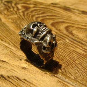 WHITEVALENTINE/Large skull ring - OBEIOBEI