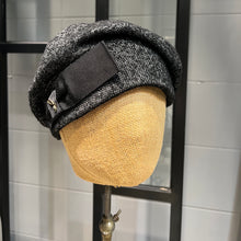 Load image into Gallery viewer, Doria/Black lady cap