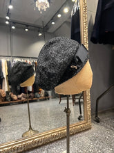 Load image into Gallery viewer, Doria/Black lady cap