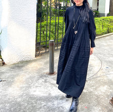 Load image into Gallery viewer, Japan designer/French Silk Linen Dress(Off White/Black/Navy)