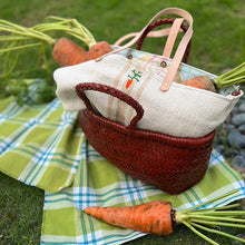 Load image into Gallery viewer, 西班牙設計師/Carrot Embroidery Tote Bag - Small - OBEIOBEI