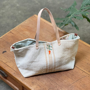 西班牙設計師/Carrot Embroidery Tote Bag - Small - OBEIOBEI