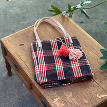 Load image into Gallery viewer, 西班牙設計師/Woven Cotton Tote Bag - Red Plaid - OBEIOBEI