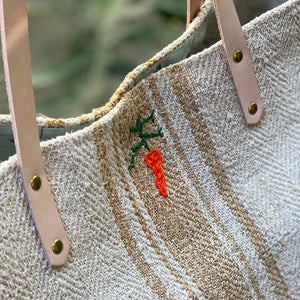 西班牙設計師/Carrot Embroidery Tote Bag - Large - OBEIOBEI