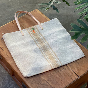 西班牙設計師/Carrot Embroidery Tote Bag - Large - OBEIOBEI