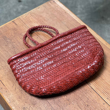 Load image into Gallery viewer, 西班牙設計師/Small Woven Leather Bag (Natural/Red/Black) - OBEIOBEI