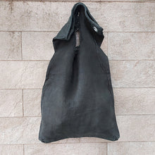 Load image into Gallery viewer, Delle Cose/Black post canvas bag - OBEIOBEI