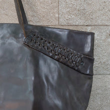 Load image into Gallery viewer, Delle Cose/Black brown shinning horse large tote - OBEIOBEI