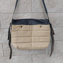 Load image into Gallery viewer, Delle Cose/Military Green Canvas Bag - OBEIOBEI