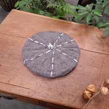 Load image into Gallery viewer, Move/Leather Embellished Beret (Dark grey/Beige)