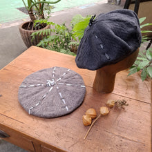 Load image into Gallery viewer, Move/Leather Embellished Beret (Dark grey/Beige)