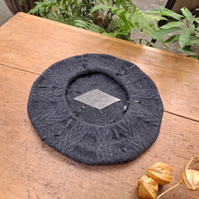 Load image into Gallery viewer, Move/Leather Embellished Beret (Dark grey/Beige)