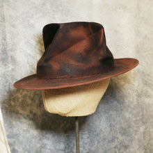 Load image into Gallery viewer, Move/Black brown felt hat