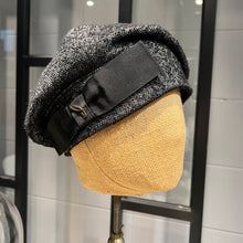 Load image into Gallery viewer, Doria/Black lady cap