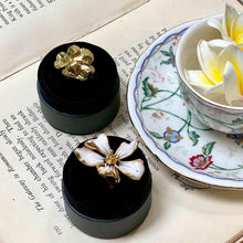 Load image into Gallery viewer, Cecile Boccara/Gold Flower Ring