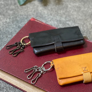 Delle Cose/Shinning horse leather key holder