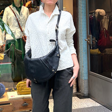 Load image into Gallery viewer, 日本Ampersand/Black Croissant Bag