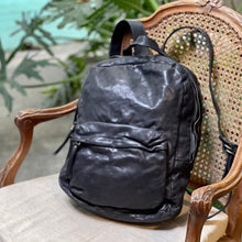 Load image into Gallery viewer, 義大利品牌/Leather Backpack (Black/Cognac)