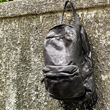 Load image into Gallery viewer, 義大利品牌/Leather Backpack (Black/Cognac)