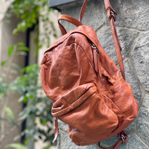 義大利品牌/Leather Backpack (Black/Cognac)
