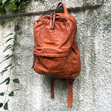 Load image into Gallery viewer, 義大利品牌/Leather Backpack (Black/Cognac)