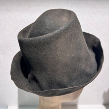 Load image into Gallery viewer, Reinhard Plank/Felt Hat (Black Gold)