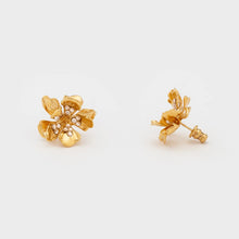 Load image into Gallery viewer, Cecile Boccara/Gold flower earrings