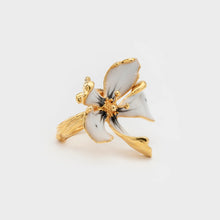 Load image into Gallery viewer, Cecile Boccara/White Flower Ring