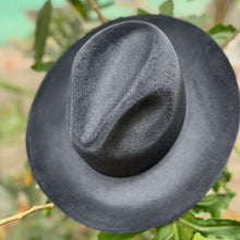 Load image into Gallery viewer, Reinhard Plank/Felt Hat (Black/White Gold)