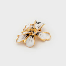 Load image into Gallery viewer, Cecile Boccara/White flower brooch