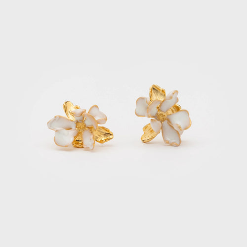 Cecilie Boccara/White flower earrings