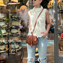 Load image into Gallery viewer, Campomaggi/Cognac Small Shoulder Bag