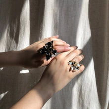 Load image into Gallery viewer, Cecile Boccara/White Flower Ring
