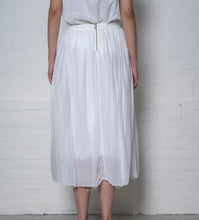 Load image into Gallery viewer, H+ by Hannoh Wessel/White skirt (Size: 34/36)