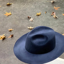 Load image into Gallery viewer, Reinhard Plank/Felt Hat (Black/White Gold)