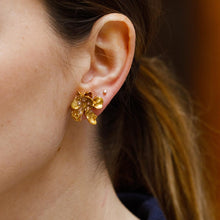 Load image into Gallery viewer, Cecile Boccara/Gold flower earrings