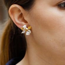Load image into Gallery viewer, Cecile Boccara/White flower earrings