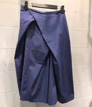 Load image into Gallery viewer, H+ by Hannoh Wessel/Cotton Skirt in Navy