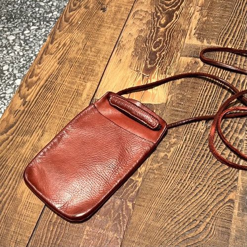 Delle Cose/Mobile pouch(Red)