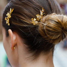 Load image into Gallery viewer, Cecile Boccara/Golden hairpin with pink crystals