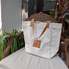 Load image into Gallery viewer, Campomaggi/White Canvas Tote with Rockin'1000 Print