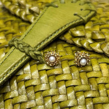 Load image into Gallery viewer, Cecile Boccara/Small pearl earrings